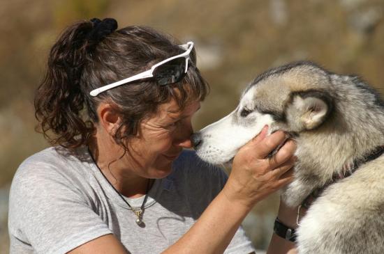 Apache est très câline